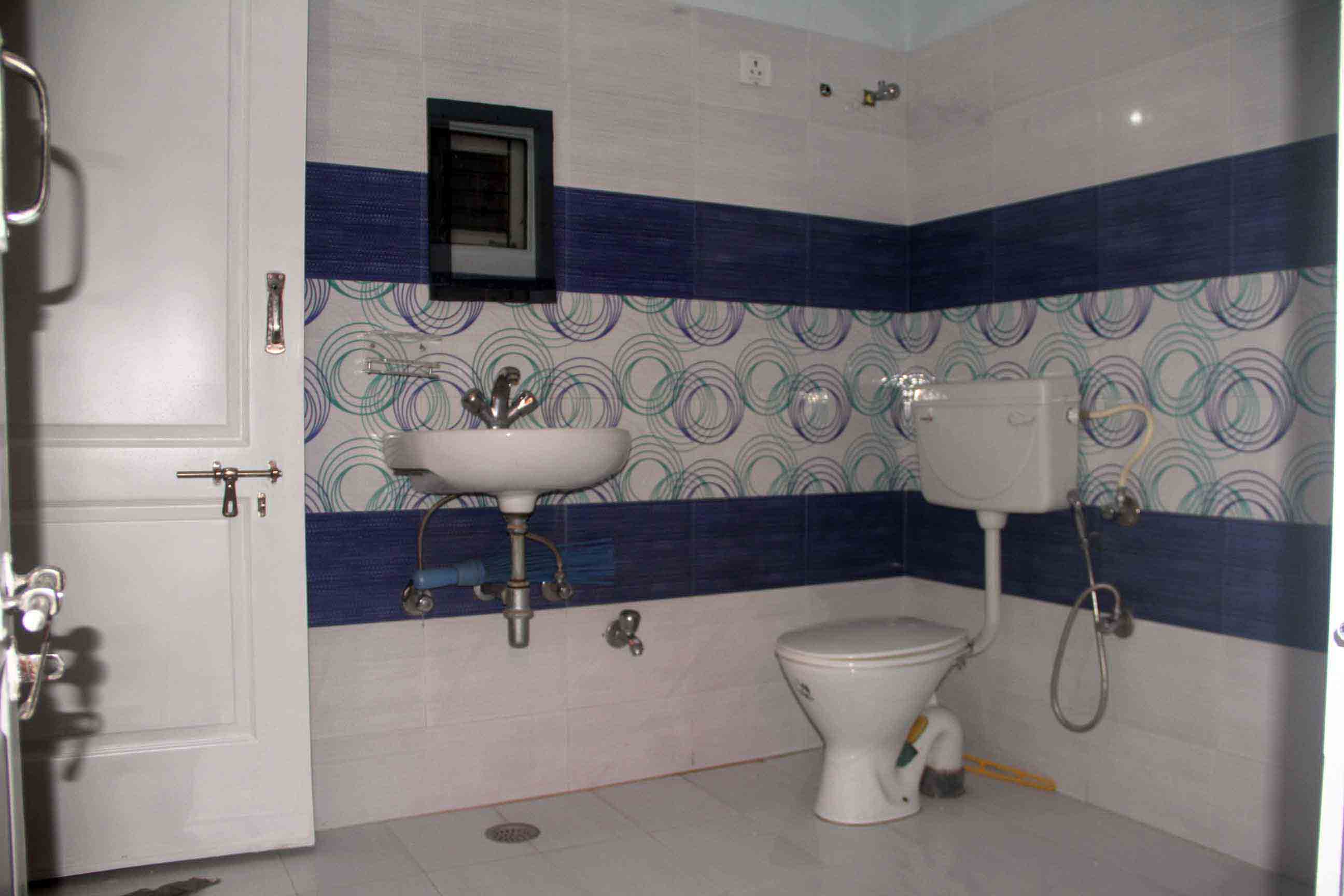 2197Toilet from Hall & Room1 view 2.jpg